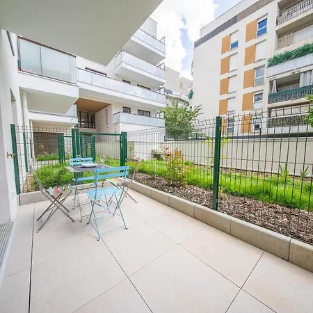 La De Apartment